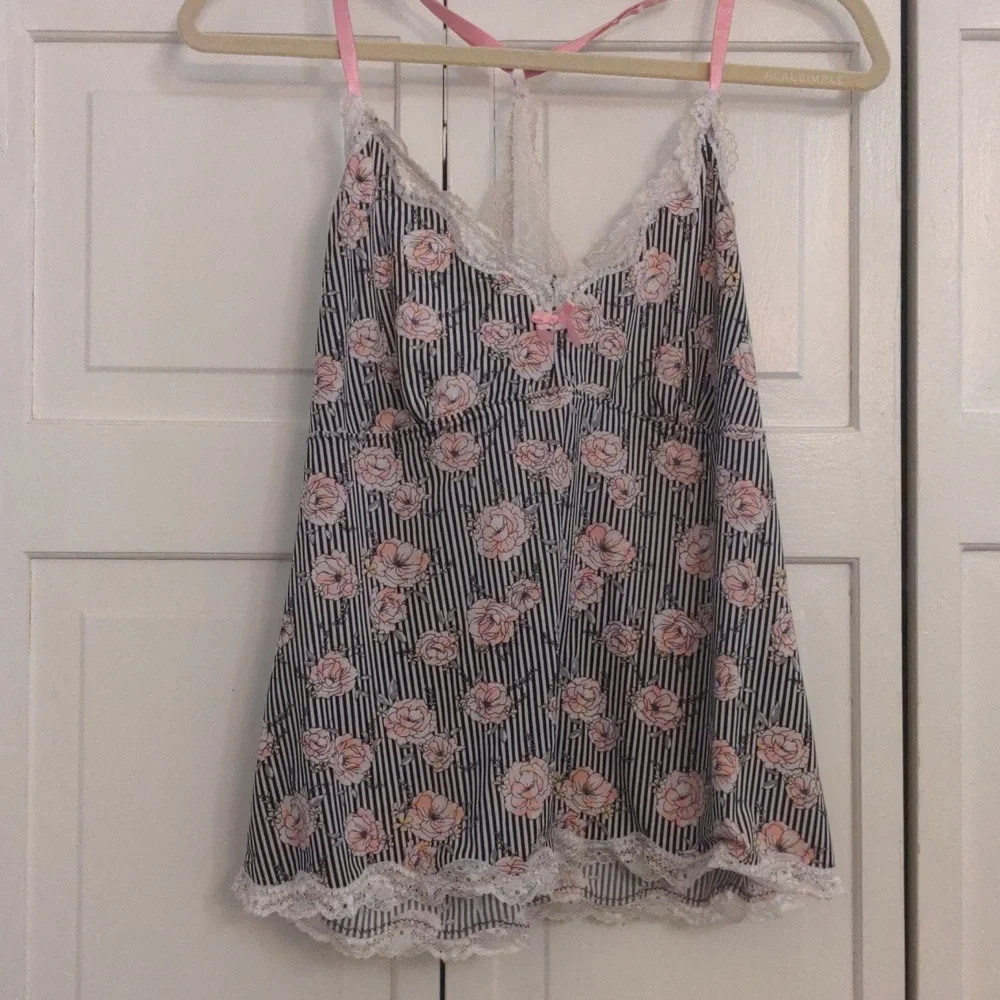 // DONATED ๐ 2/$7 Marilyn Monroe cami short stripped pajama set size L - Picture 2 of 12